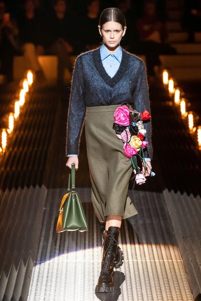 Look 16